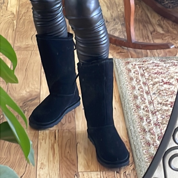 BearPaw Women's Black Reverse Lace-up Boots NWT - Picture 5 of 16